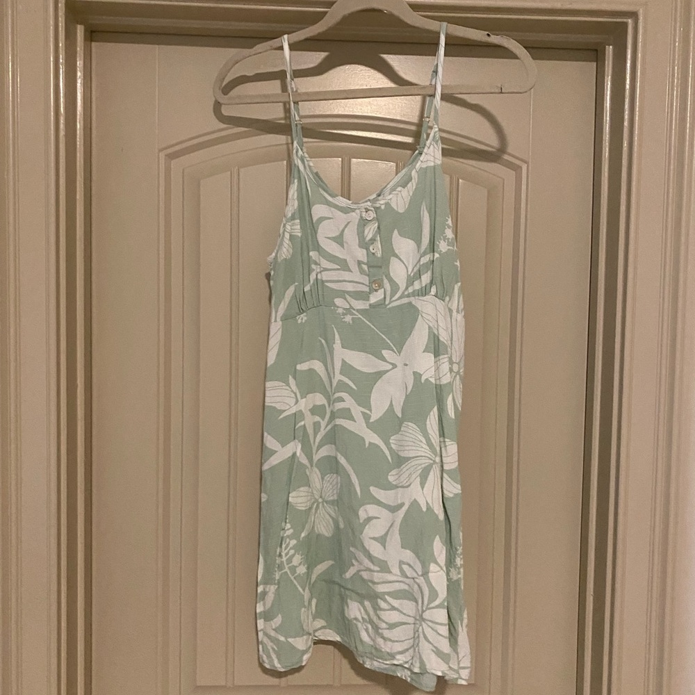 Size M spring dress, never worn